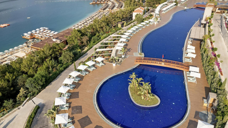 Yıldızlar Gökyüzünden Sahnede Parlıyor: Titanic Luxury Collection Bodrum’da Bayram Coşkusu