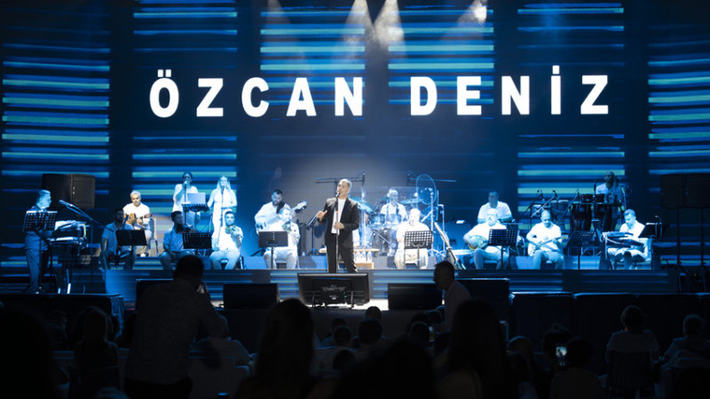 Özcan Deniz FashionTV Luxe Resort’ta Sevenleriyle Buluştu