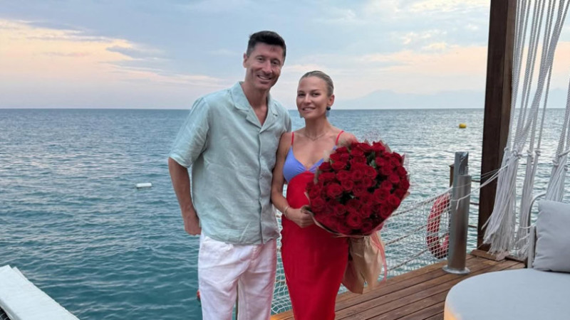 Dünyaca ünlü Polonyalı forvet Robert Lewandowski’nin ailesi ile tatil tercihi Antalya oldu