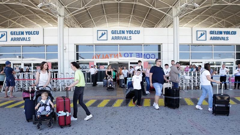 Antalya, 12 Temmuz’da 100 Bin Sınırını Aştı: Son 5 Yılın En Yüksek Temmuz Girişi Gerçekleşti