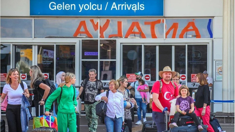 Antalya, Temmuz Ayında 2,7 Milyon Turist Ağırladı – 2025’te 9 Milyon Barajı Aşıldı