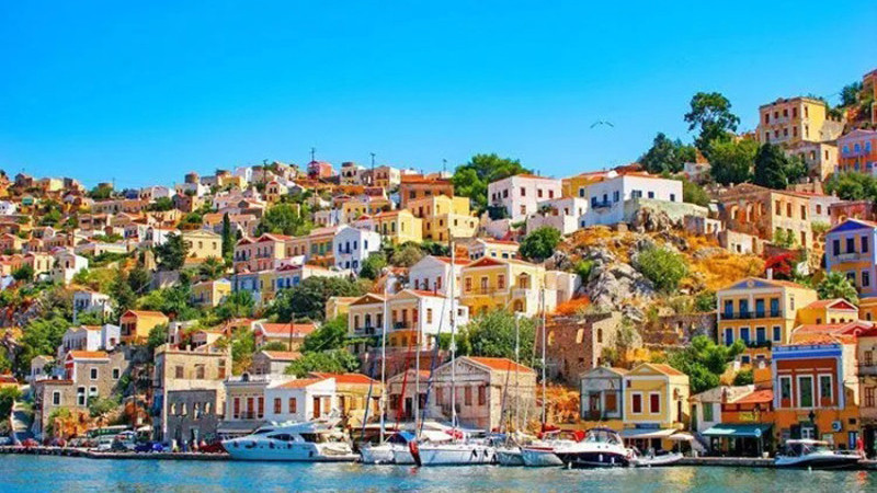 Ege’deki Yunan Adaları Turistlerden “Ayak Bastı Parası” Almaya Başlıyor