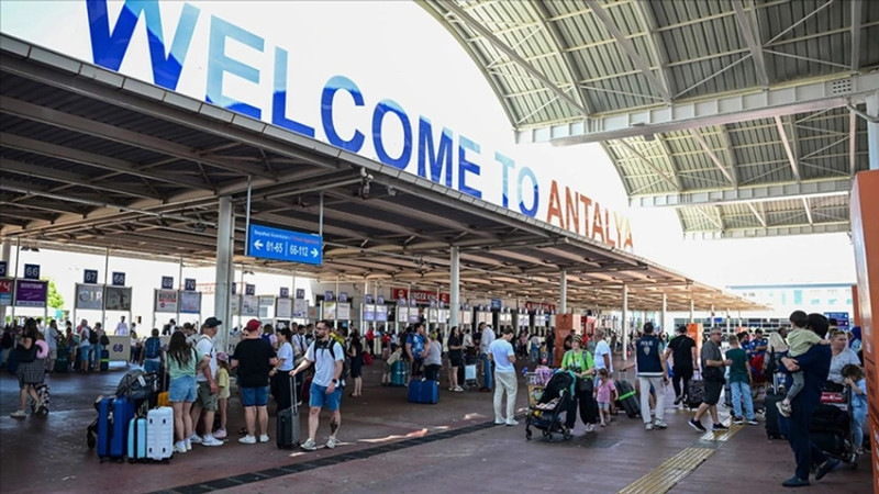 Antalya, Eylülde Rekor Kırdı: 2025’in İlk 9 Ayında 14 Milyon 91 Bin Turist Geldi